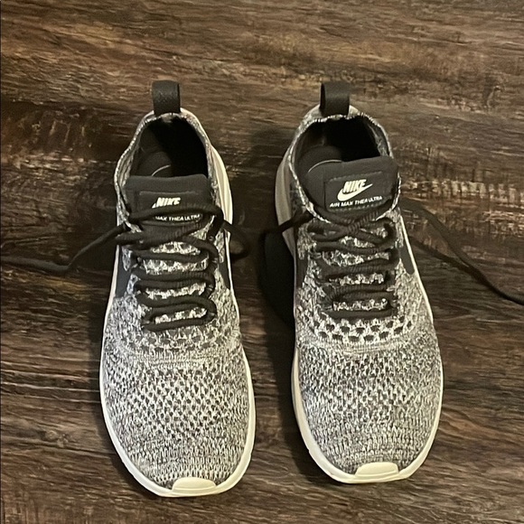 Nike Black and Gray Comfort Sneakers - Picture 3 of 8